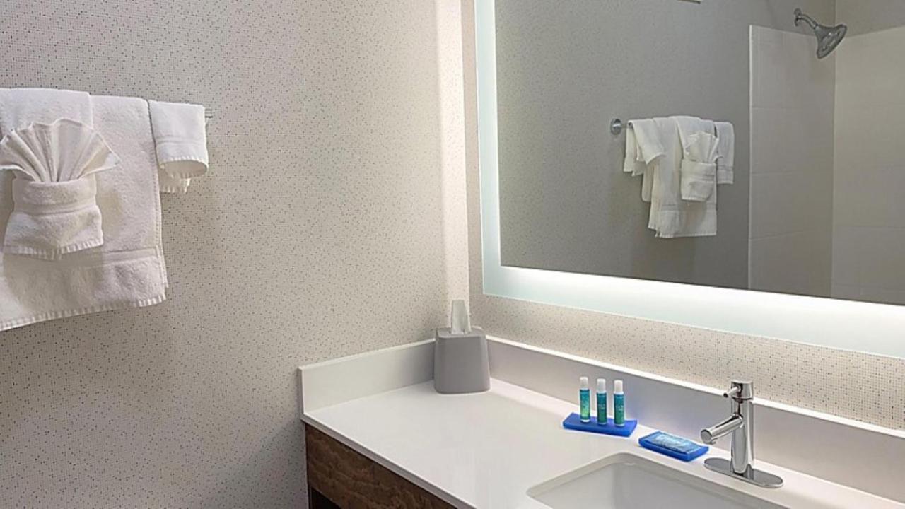 Holiday Inn Express Hotel & Suites Columbia-Fort Jackson By Ihg Bagian luar foto