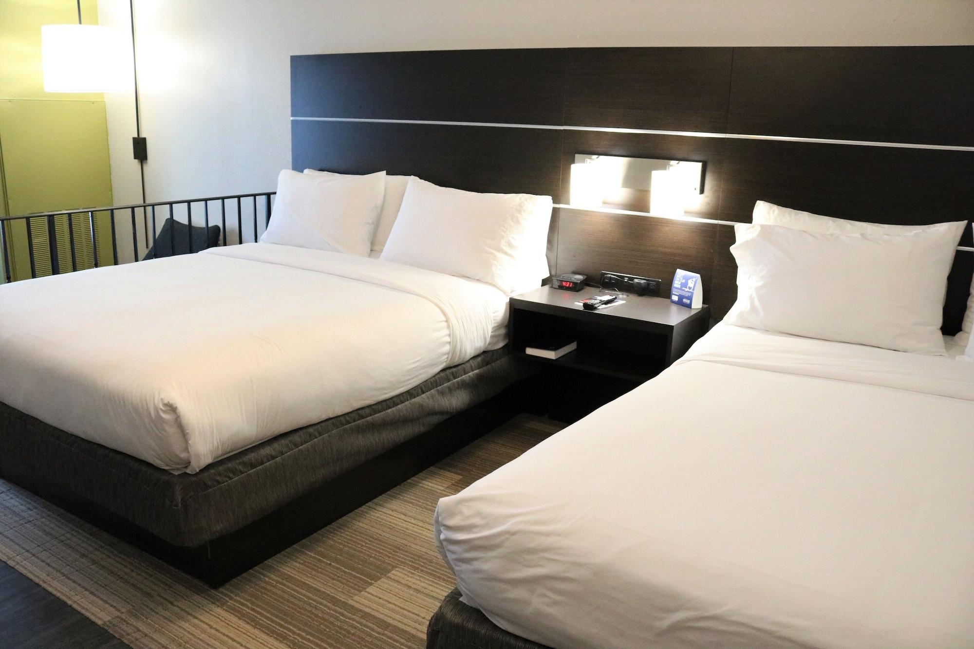 Holiday Inn Express Hotel & Suites Columbia-Fort Jackson By Ihg Bagian luar foto