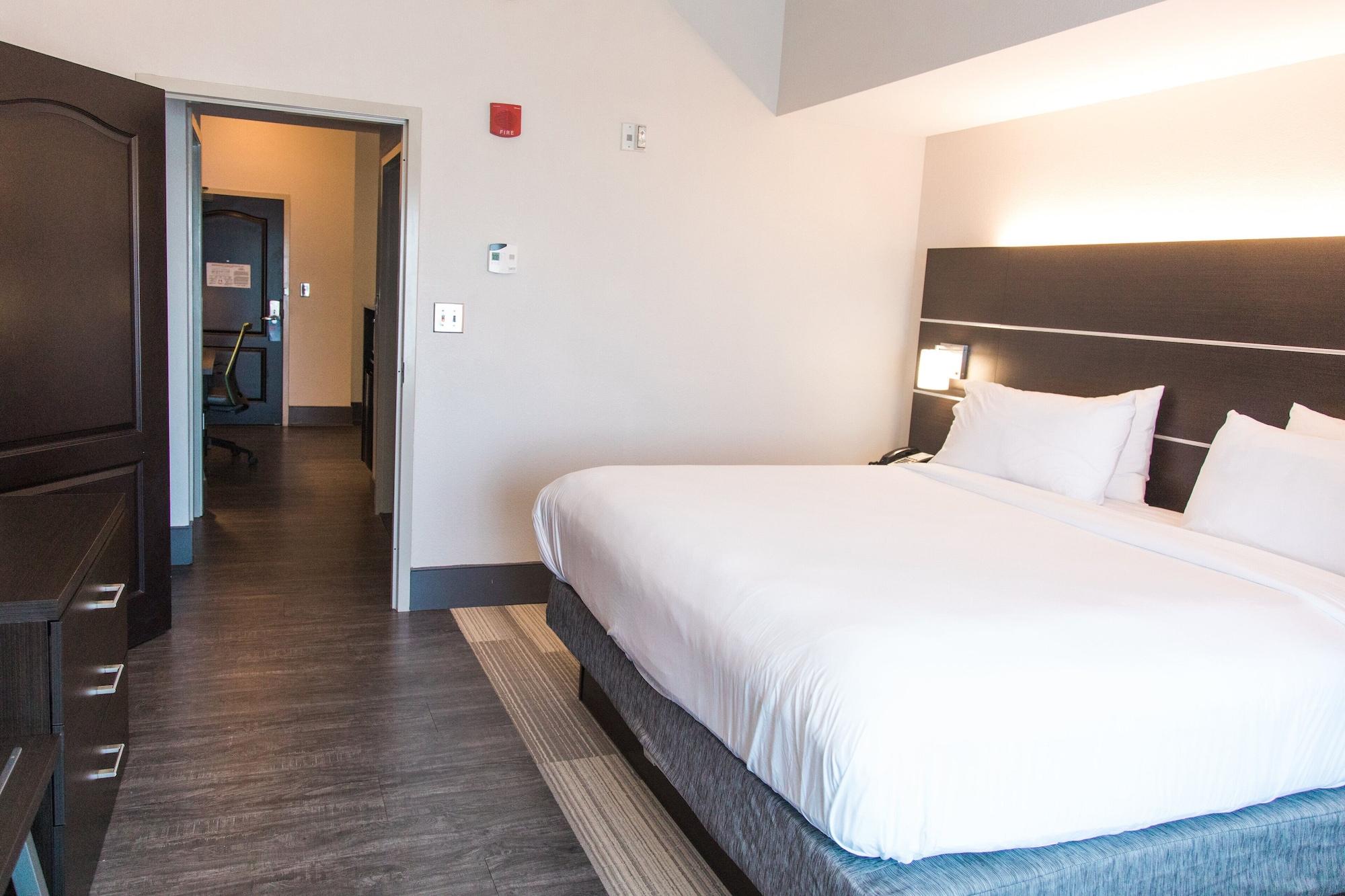 Holiday Inn Express Hotel & Suites Columbia-Fort Jackson By Ihg Bagian luar foto