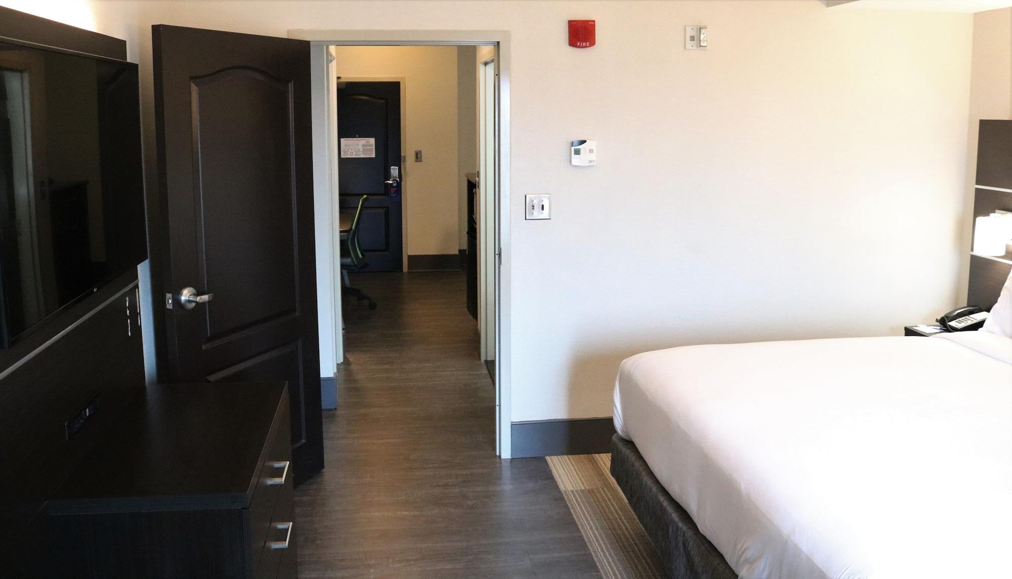 Holiday Inn Express Hotel & Suites Columbia-Fort Jackson By Ihg Bagian luar foto