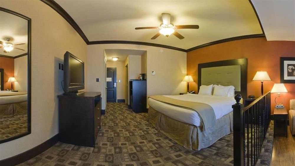 Holiday Inn Express Hotel & Suites Columbia-Fort Jackson By Ihg Bagian luar foto