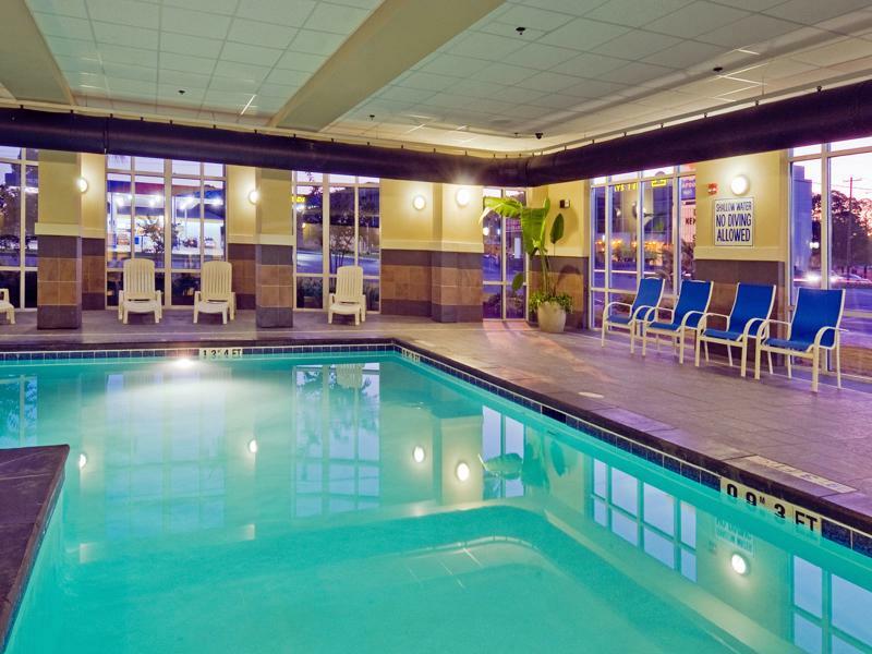 Holiday Inn Express Hotel & Suites Columbia-Fort Jackson By Ihg Bagian luar foto