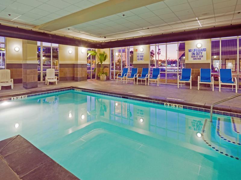 Holiday Inn Express Hotel & Suites Columbia-Fort Jackson By Ihg Bagian luar foto