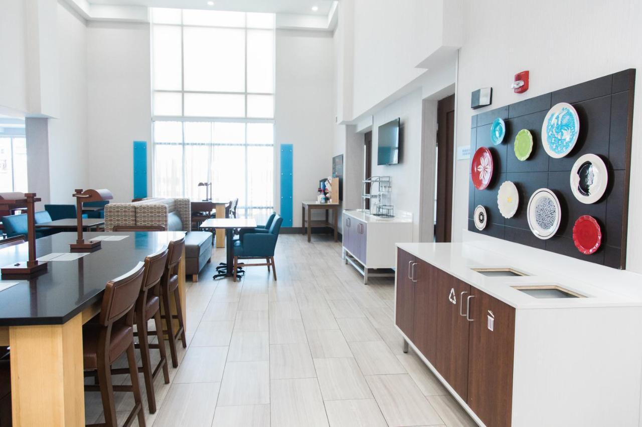 Holiday Inn Express Hotel & Suites Columbia-Fort Jackson By Ihg Bagian luar foto