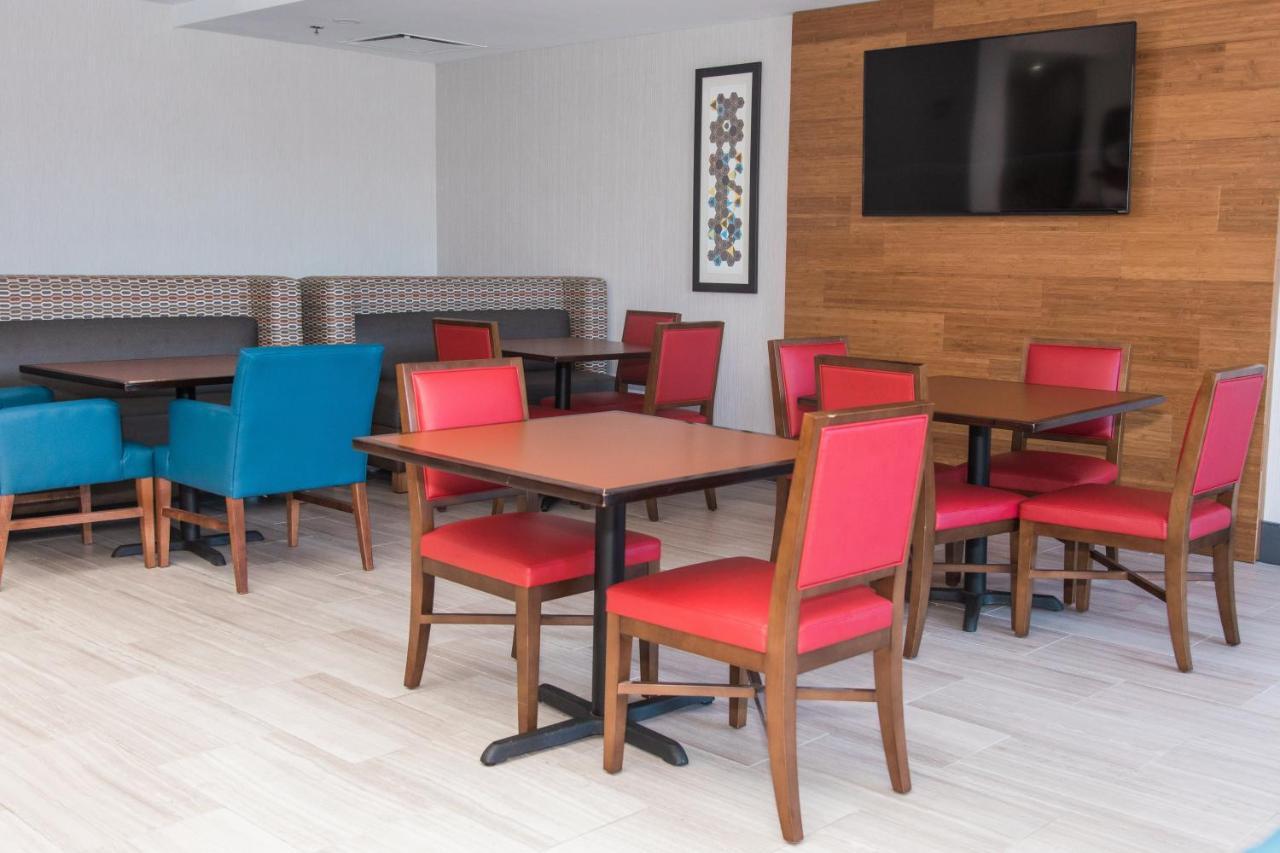 Holiday Inn Express Hotel & Suites Columbia-Fort Jackson By Ihg Bagian luar foto