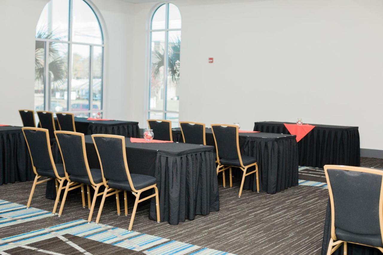 Holiday Inn Express Hotel & Suites Columbia-Fort Jackson By Ihg Bagian luar foto