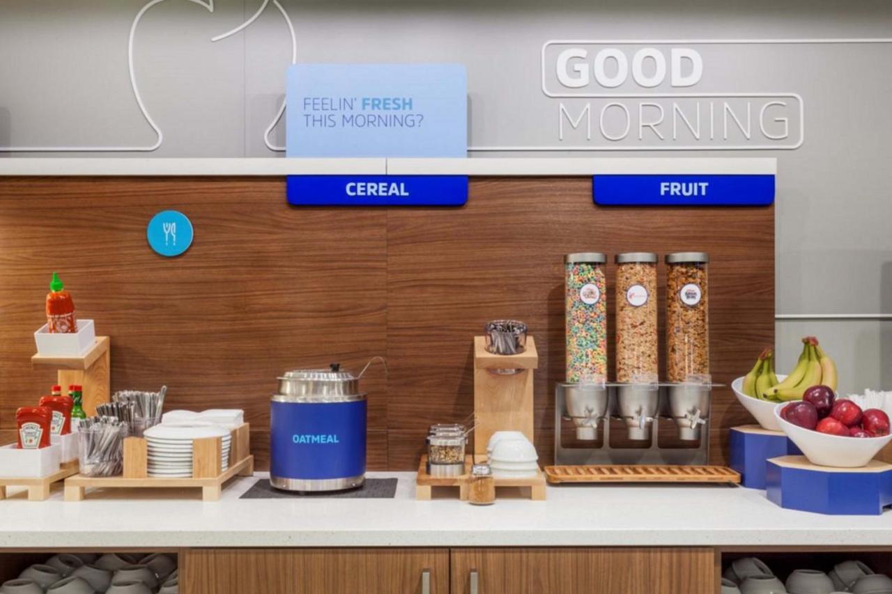 Holiday Inn Express Hotel & Suites Columbia-Fort Jackson By Ihg Bagian luar foto